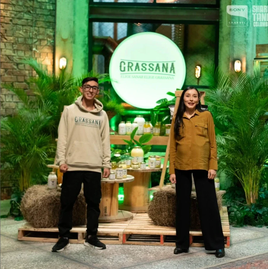 Grassana en el set de Shark Tank Colombia